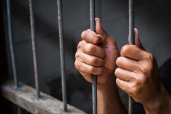 Наркоторговцы из Керчи получили на двоих 17 лет тюрьмы