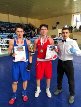 Керченские боксеры привезли медали с Первенства Крыма по боксу