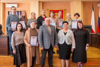 Чиновники Керчи поздравили сотрудников муниципального архива