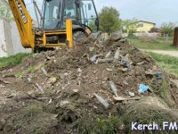 Беда, коль пироги начнет печи сапожник, а сапоги тачать пирожник: как в Керчи свалку убирали