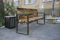 Благоустройство: во дворах по Вишнёвой и Фурманова устанавливают скамейки