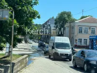Две центральные дороги города Керчи затапливают нечистоты