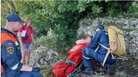 В Крыму женщину с травмой 1,5 километра несли в гору на носилках