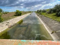 Северо-Крымский канал в Ленинском районе и с водой и с рыбой