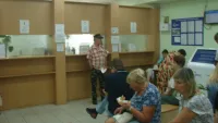 Новости » Общество: В абонентском зале Керченского РЭС из шести окон приема работают только два