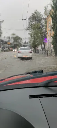 Дороги Керчи медленно уходят под воду